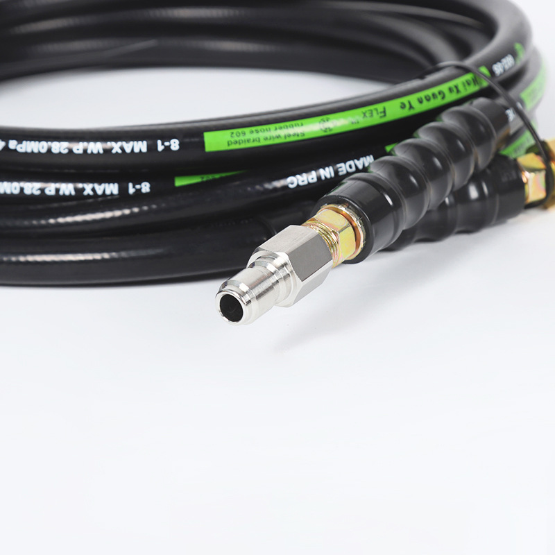 ท่อน้ำแรงดันสูงในท่อระบายน้ำในครัวเรือน