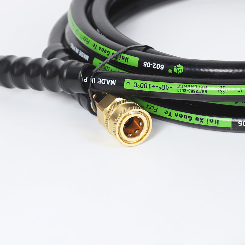 ท่อน้ำแรงดันสูงในท่อระบายน้ำในครัวเรือน